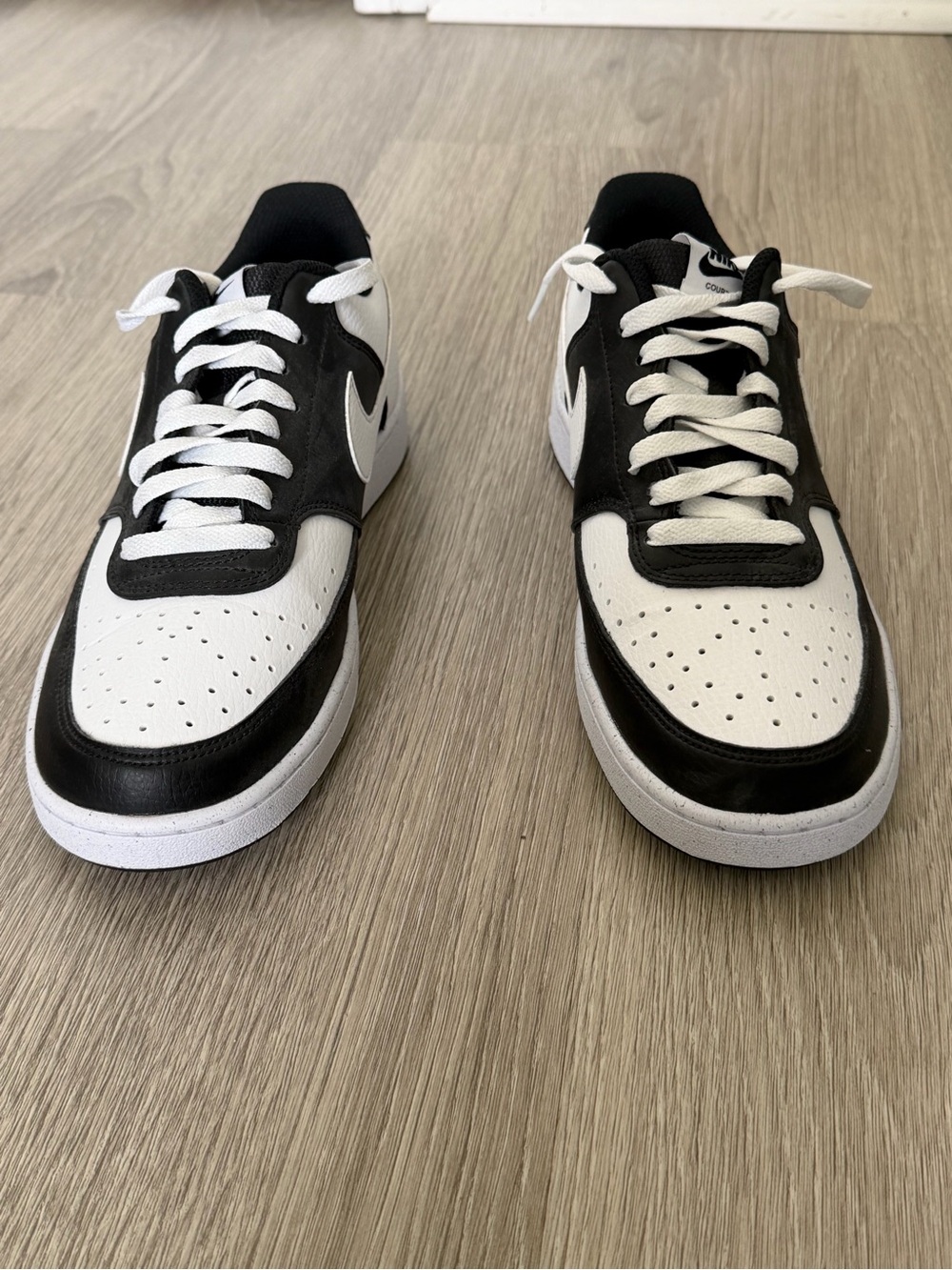 Nike Men’s Black/White Low-Top Sneakers